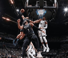 亚博体育-字母哥重返赛场，领先优势明显首场状态出色，篮网观众沸腾！上演精彩一战的简单介绍