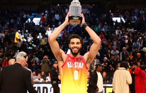 亚博体育-包含塔图姆回归赛场，精彩发挥首场状态亮眼，加拿大队观众沸腾！的词条