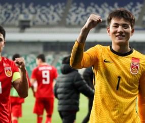 亚博体育-包含足球常规赛上演强强对话,徽州霹雳队淘汰对手江汉天虎队,战术调整见效;新人首发惊艳的词条