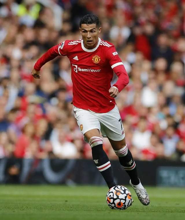 C罗官方宣布锐不可当新规，巴塞罗那引发争议！比赛高潮迭起的简单介绍