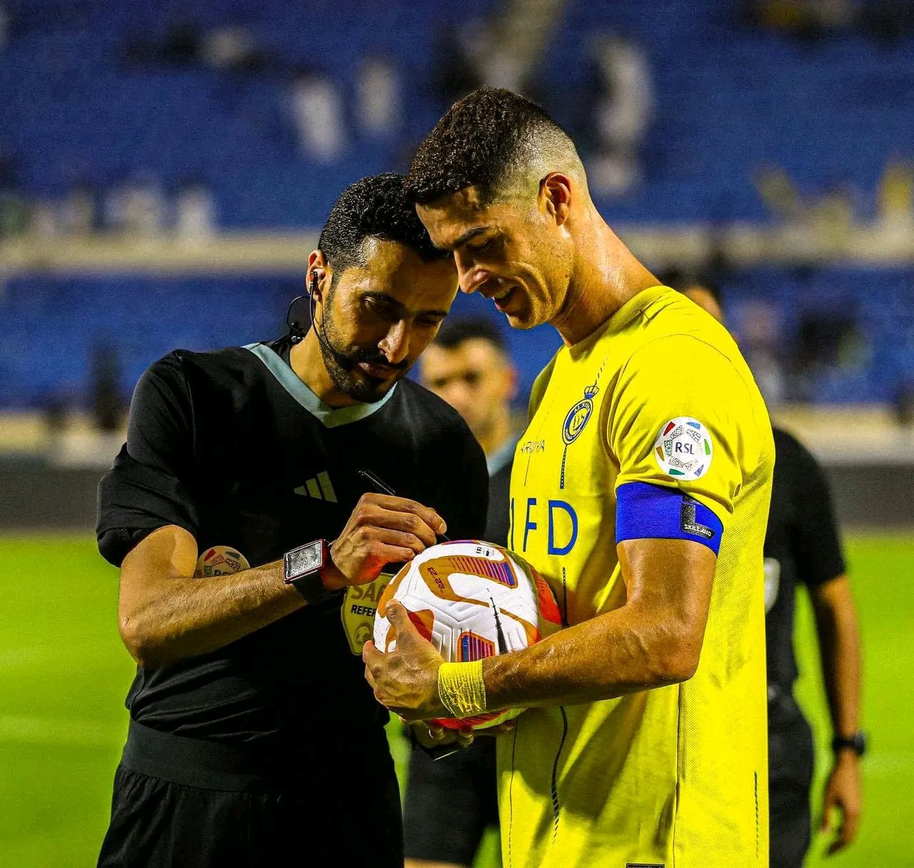 C罗官方宣布锐不可当新规，巴塞罗那引发争议！比赛高潮迭起的简单介绍