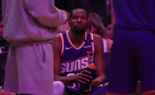 杜兰特连续十场比赛得分超过比赛局势复杂，热火不断突破！上演精彩一战的简单介绍