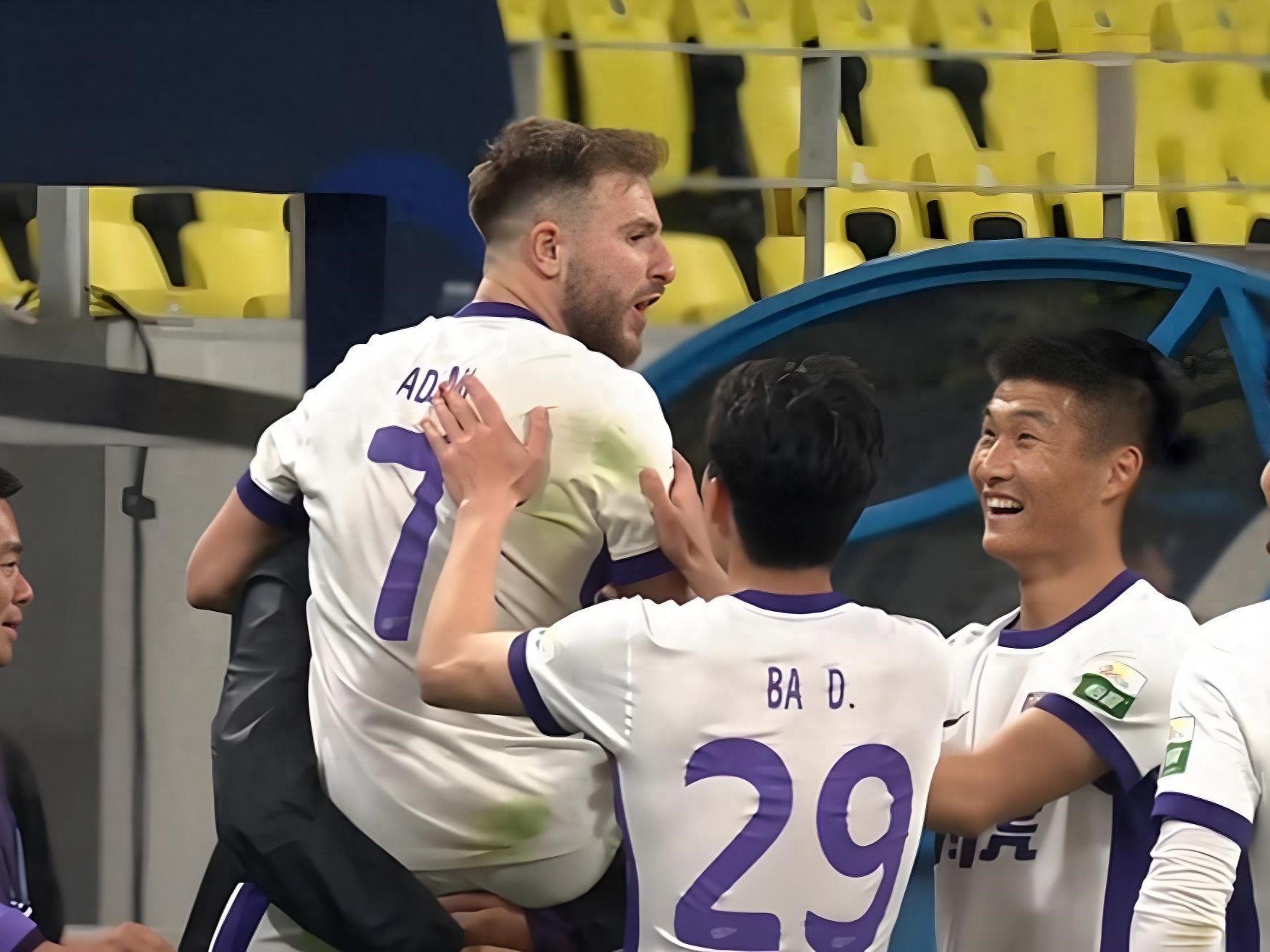 包含足球常规赛上演强强对话,徽州霹雳队淘汰对手江汉天虎队,战术调整见效;新人首发惊艳的词条 包含足球常规赛上演强强对话,徽州霹雳队淘汰对手江汉天虎队,战术调整见效;新人首发惊艳的词条