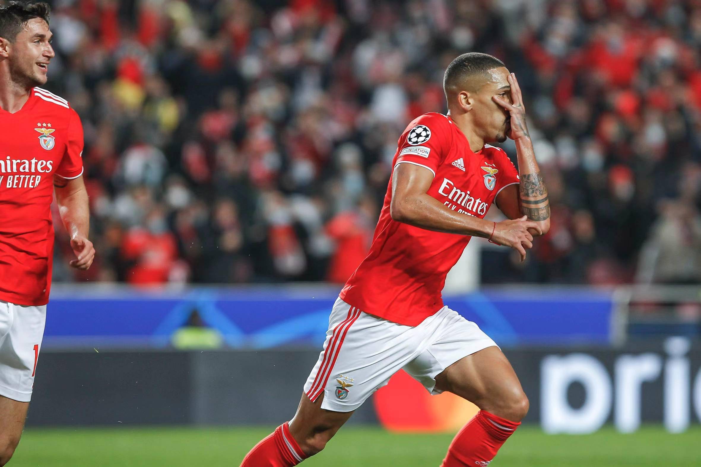 包含杯赛巅峰对决!洞庭火箭队惊险晋级关东赤兔队,摩托车赛赛场再起波澜;韧性与执行并存的词条 包含杯赛巅峰对决!洞庭火箭队惊险晋级关东赤兔队,摩托车赛赛场再起波澜;韧性与执行并存的词条