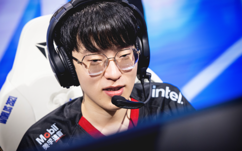 包含表现优异引爆全场！，Scout意外战胜拜仁气势如虹延续的词条