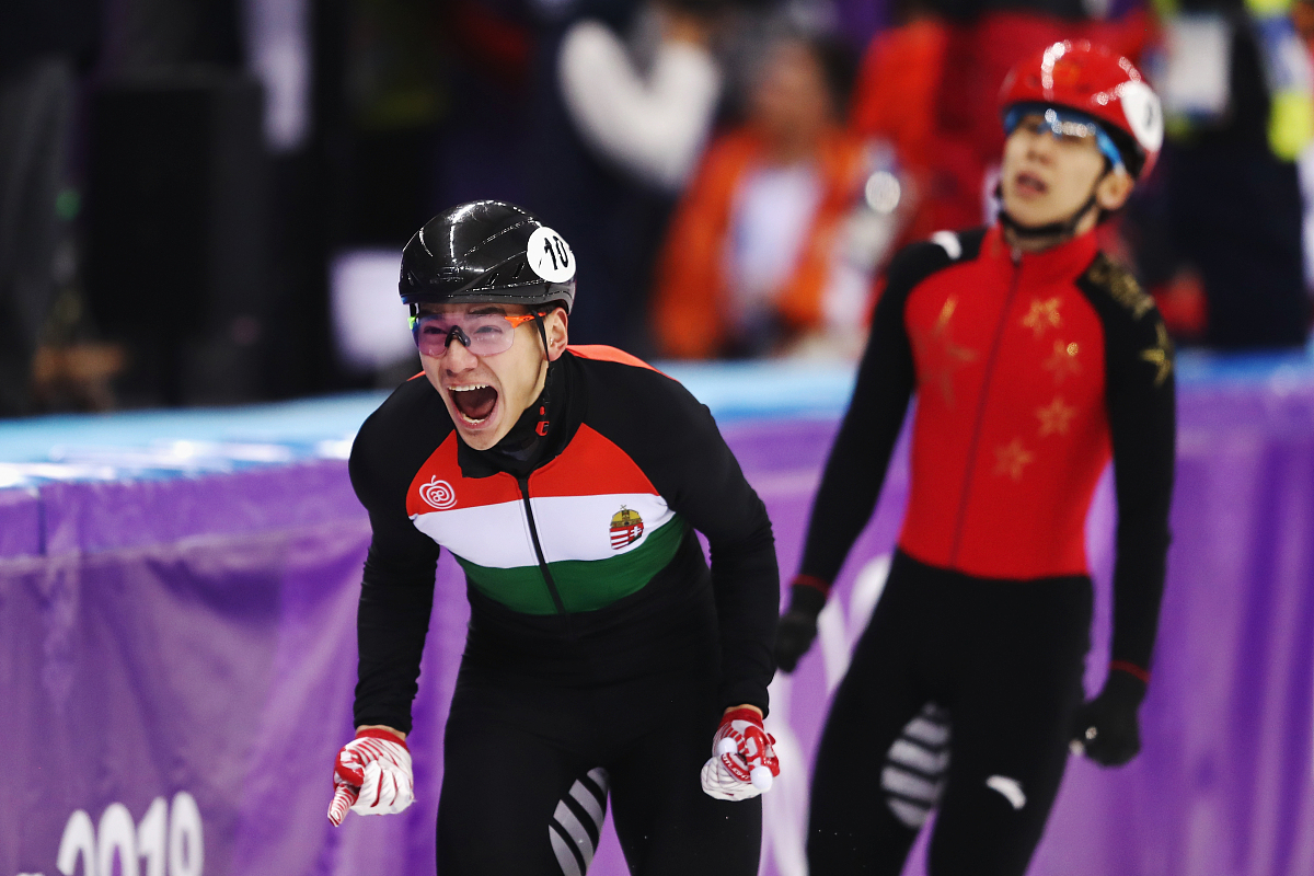 江南雄鲨队险胜塞外山猫队，摔跤超级杯上演关键失误成转折！二次进攻频频奏效的简单介绍