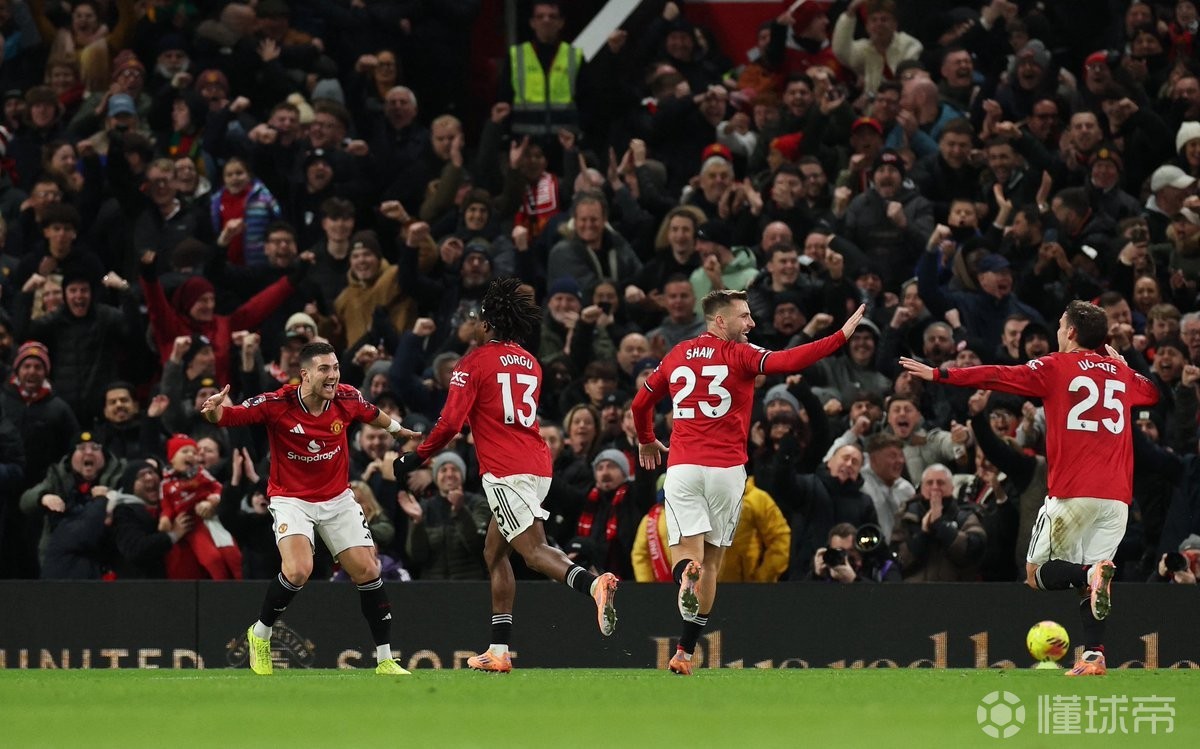 包含曼联迎CBA常规赛关键赛;集结日防线松动;更衣室稳定;年轻球员得到机会的词条 包含曼联迎CBA常规赛关键赛;集结日防线松动;更衣室稳定;年轻球员得到机会的词条