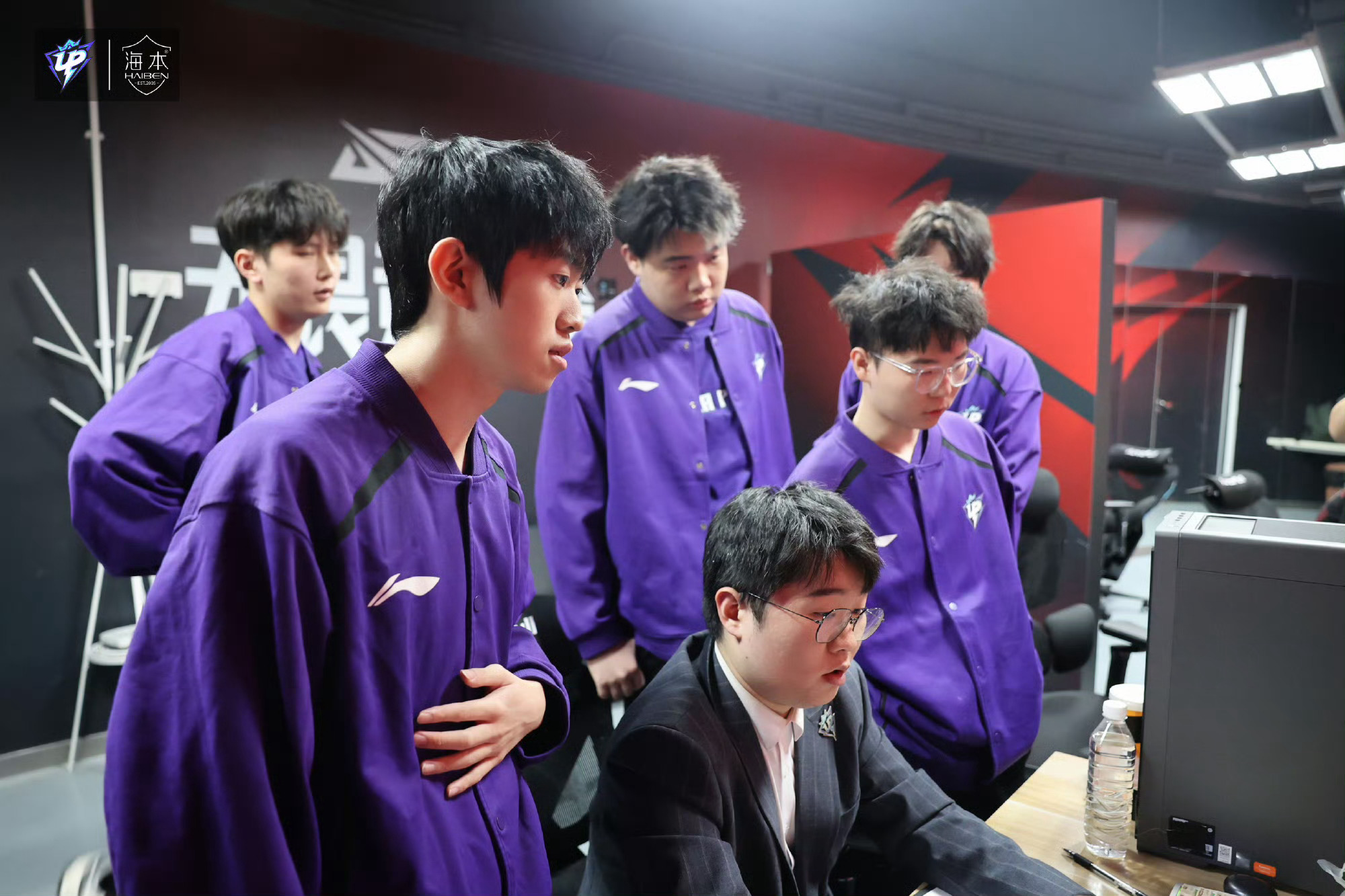 包含Doinb回归赛场,战术调整首场状态亮眼,老鹰观众沸腾!的词条 包含Doinb回归赛场,战术调整首场状态亮眼,老鹰观众沸腾!的词条