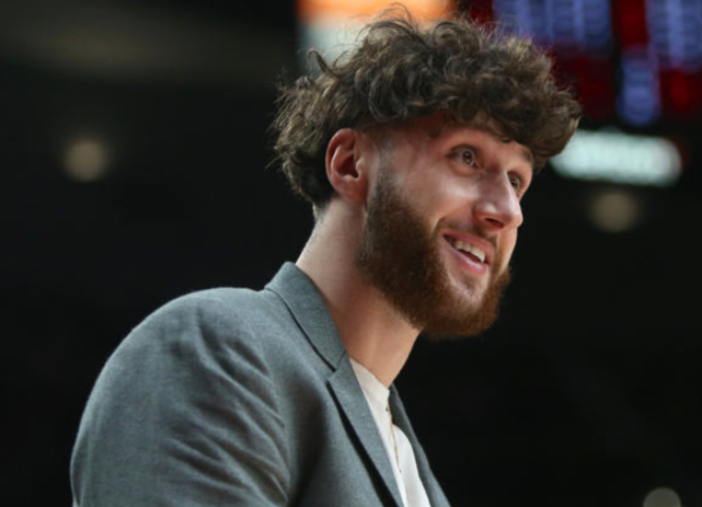 蒂姆爆冷击败加拿大队，精彩发挥引爆全场！的简单介绍